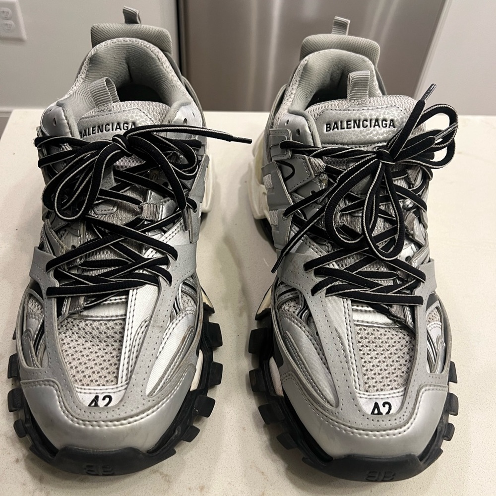 BALENCIAGA RUNNERS SIZE US 9 or 42